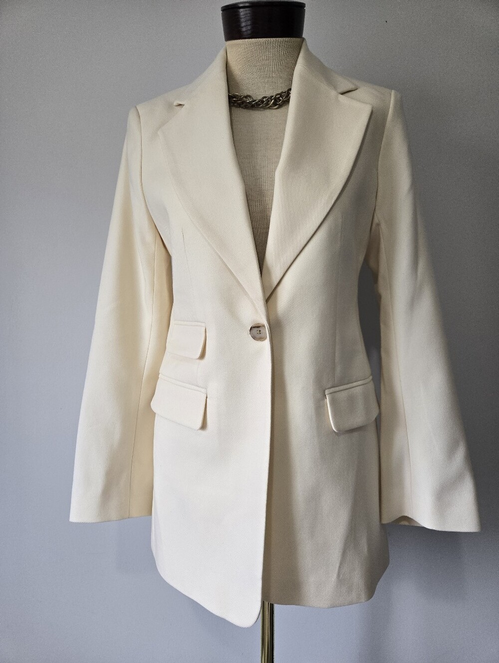 Banana Republic 100% Wool Cream Single-Button Tailored Blazer. Size 4